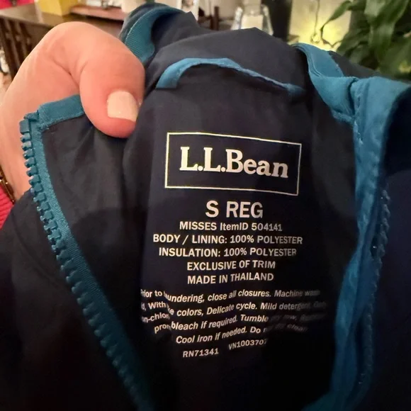 L.L. Bean Katahdin Navy Blue Quilted Puffer Jacket - Picture 4 of 4